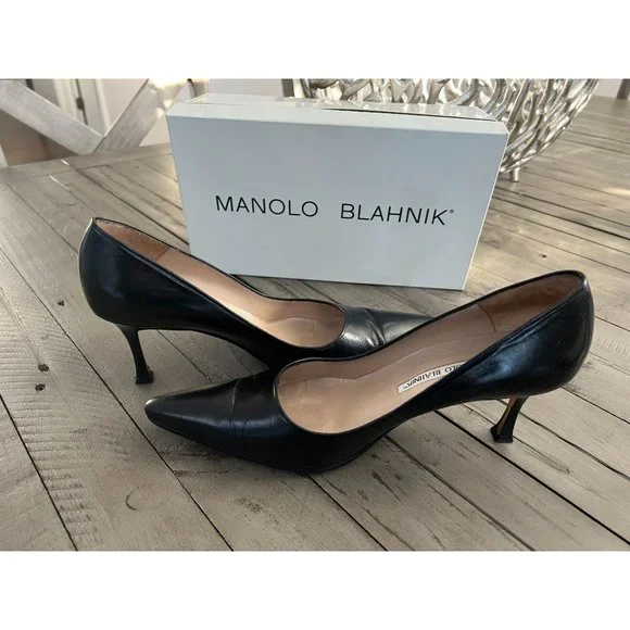 Manolo Blahnik Black Leather Curved Point Toe Pumps - Size 39 - Picture 5 of 8